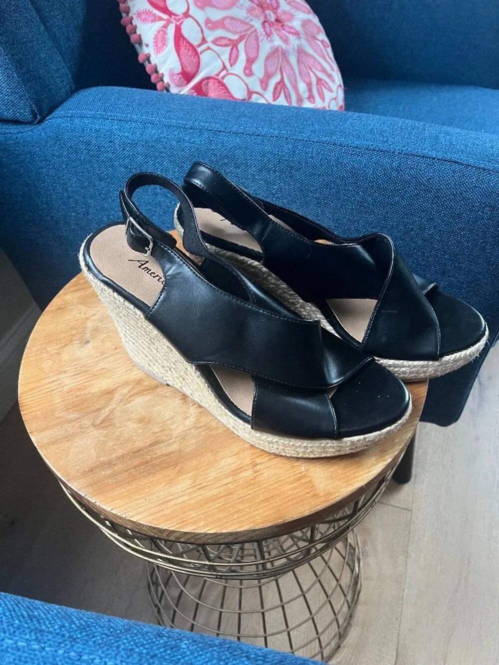American Eagle Faux Leather Crisscross Espadrille Wedge Sandals Black Size 8 |